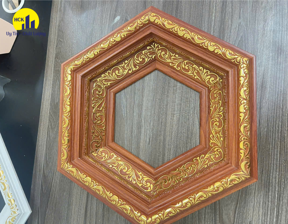 Hộp đèn lục giác dát vàng